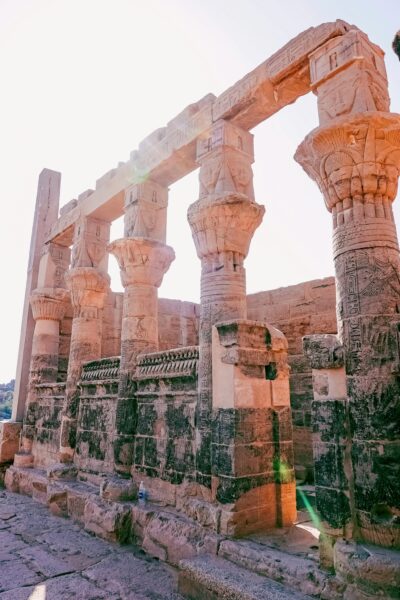الأعمدة الفرعونية من احد المعابد