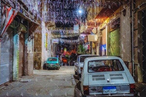 السيارات بأحدى الشوارع في رمضان