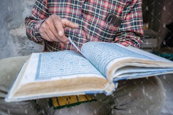 The Qur’an is in the hands of the man